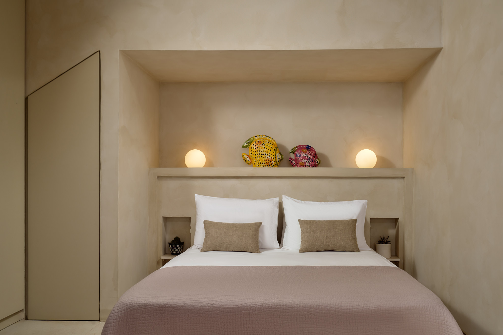 Double bedroom, featuring a Queen Size bed 1.60x.2.00