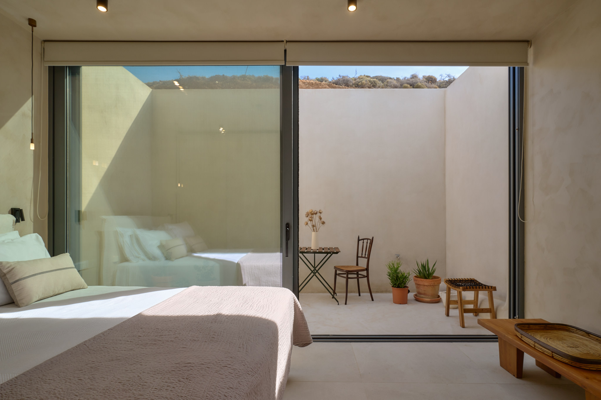 Queen Size Bedroom (1.60x2.00) with direct access to a private terrace.