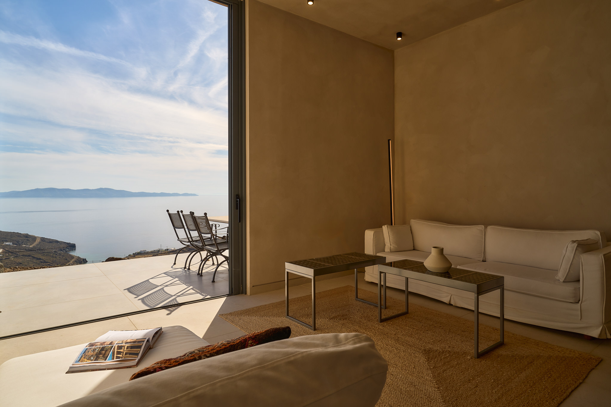 Uninterrupted sea views, slide open the large windows and enjoy the salty breeze.