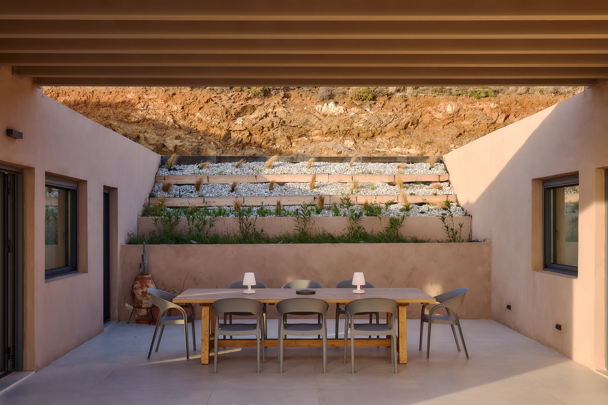 Shaded dining area to enjoy your meals and the peace and quiet of the location.